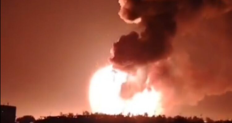 Grave explosión en zona industrial sacude área cercana al aeropuerto: 22 heridos en emergencia